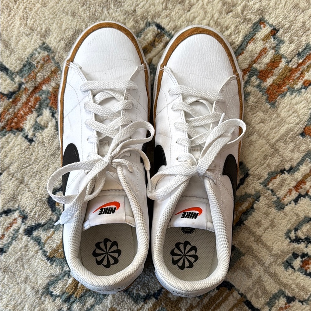 LAST CHANCE—Nike White and Black Sneakers